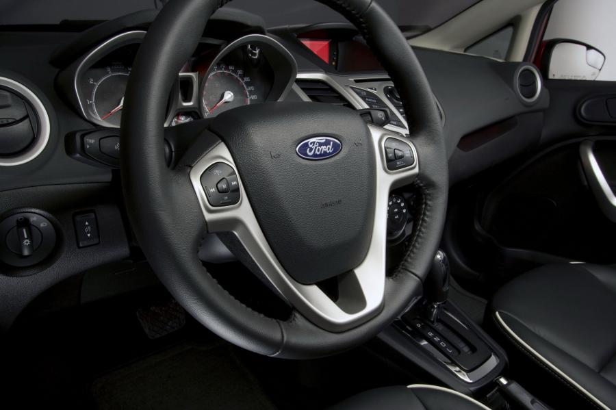  Ford Fiesta 2010 года  (US) (фото 25 из 31)